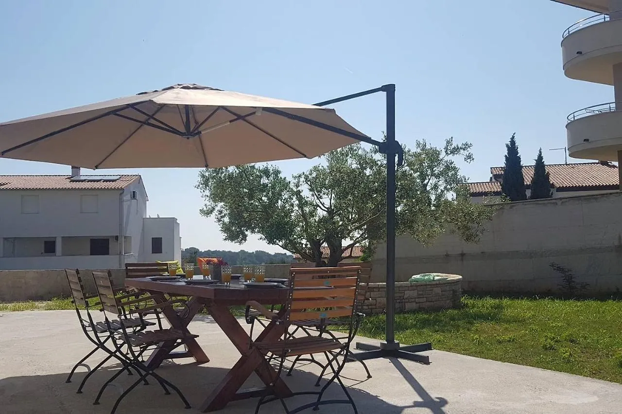 Apartment Ester Premantura